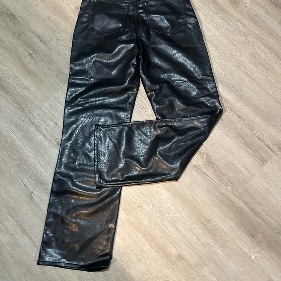 NWT H&M Faux Black Leather Straight Leg Pants Womens Size 8 😻 - Picture 5 of 6
